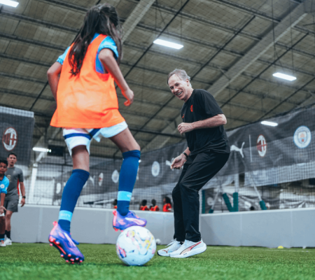 AC Milan and Manchester City host a training session dedicated to the local community